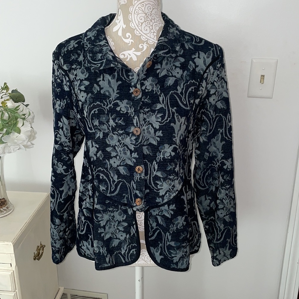 31-Pretty blue floral blazer